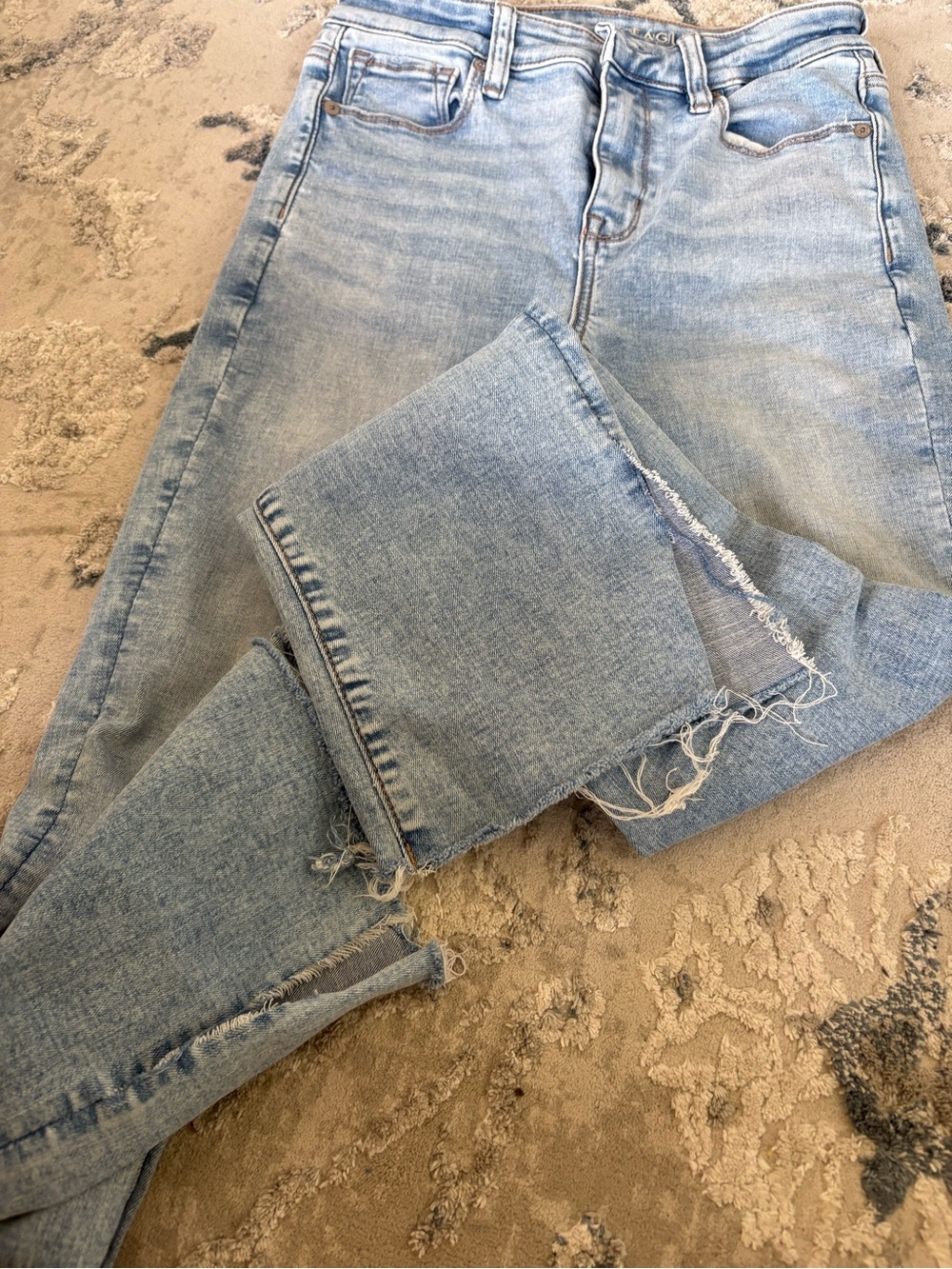 American Eagle Outfitters Light Blue Ripped Skinny kick jeans - Picture 4 of 7